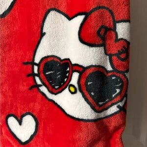 Hello Kitty Sunglasses w/ Hearts Blanket